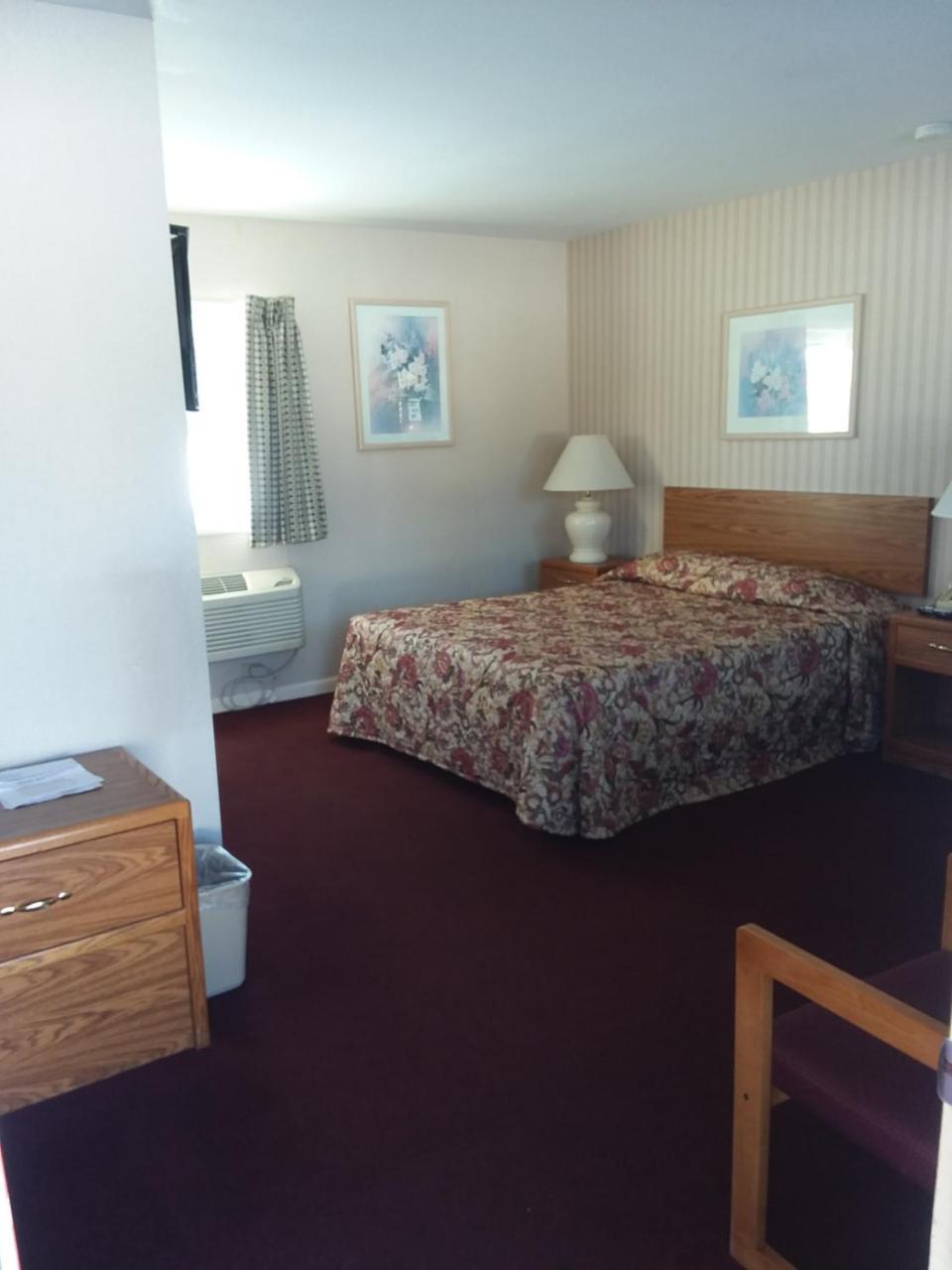 Budget Host Inn - Manistique Zewnętrze zdjęcie