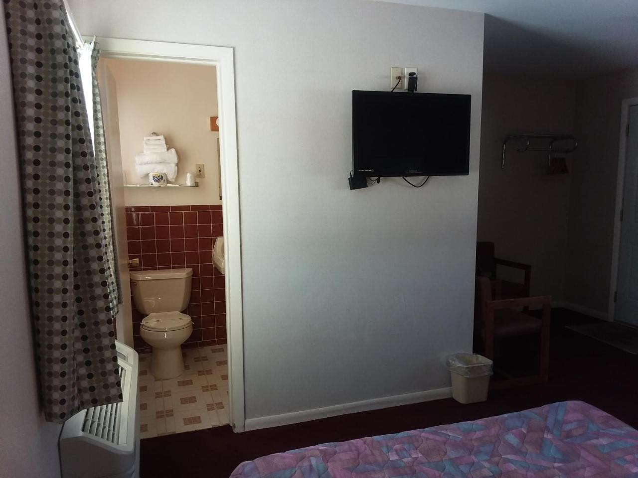 Budget Host Inn - Manistique Zewnętrze zdjęcie