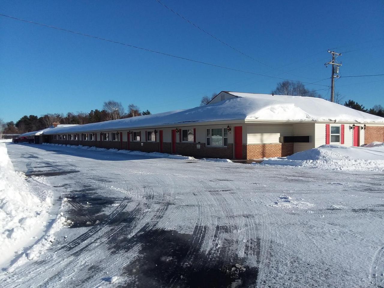 Budget Host Inn - Manistique Zewnętrze zdjęcie