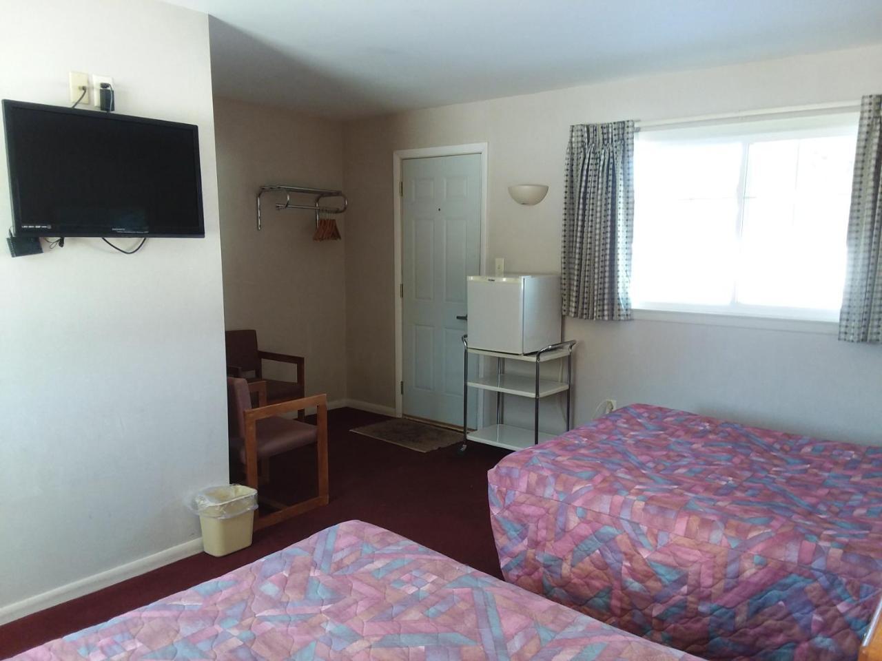 Budget Host Inn - Manistique Zewnętrze zdjęcie